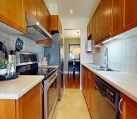 Beacon Hill South II - Fully furnished townhouse in Ottawa fully equipped galley kitchen with wood cabinets - Premiere Suites