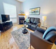 Pineview - Bright and cozy townhouse in Ottawa with black leather couch - Book your stay with Premiere Suites