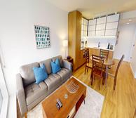 Pendrell - Vancouver furnished apartment living room open concept to equipped kitchen - Premiere Suites
